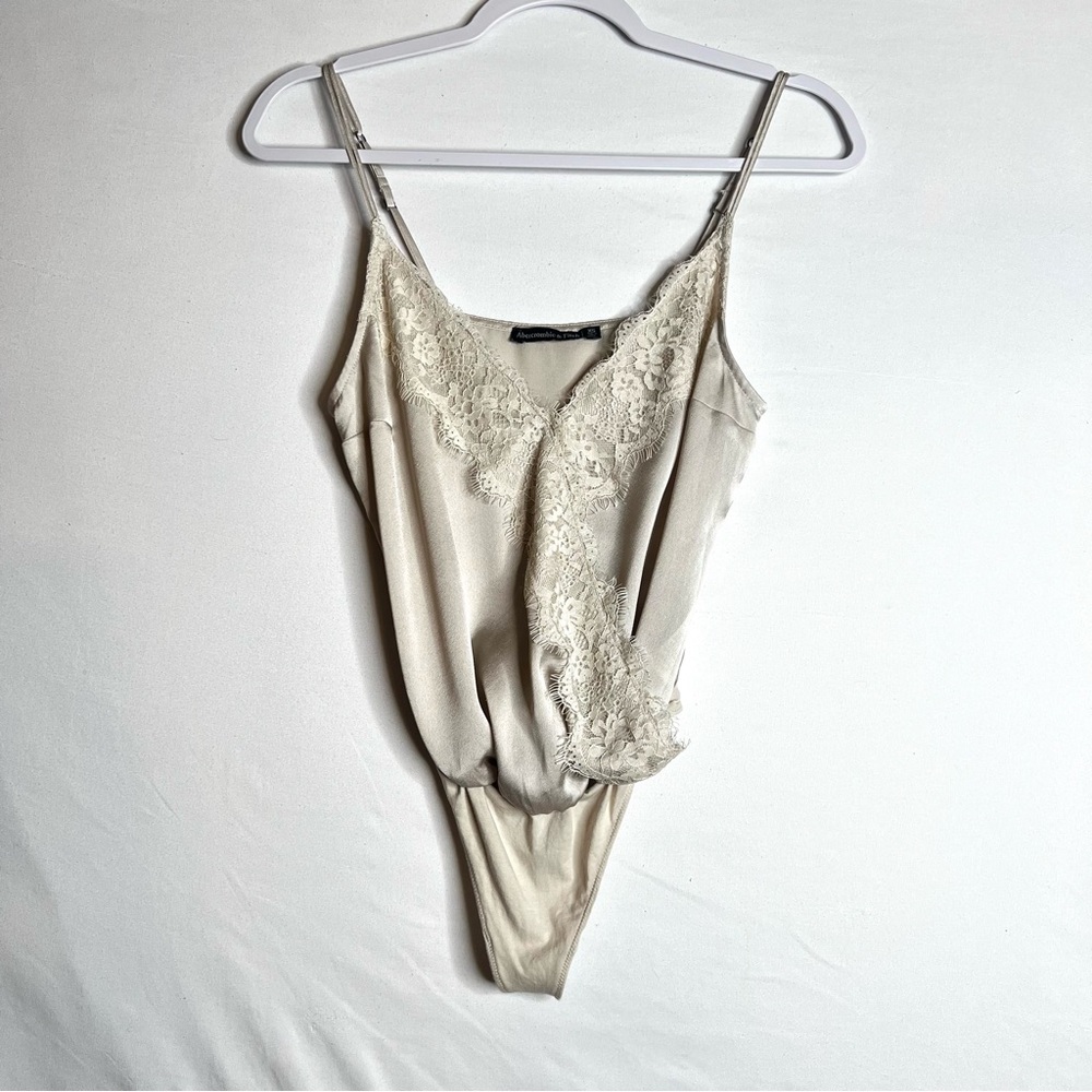 Abercrombie & Fitch Silky Lace Bodysuit Tank Top Sz XS Tan Y2K Dainty Sexy Fairy